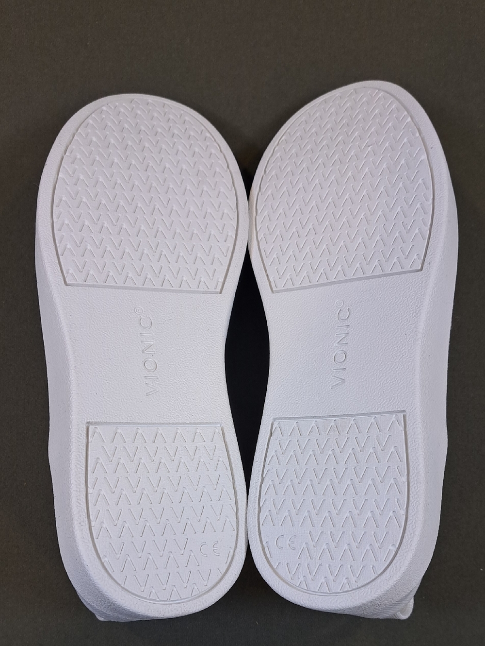 Vionic Winny Knit Sneaker - Color: White - Size: Women 8.5 - Picture 8 of 9